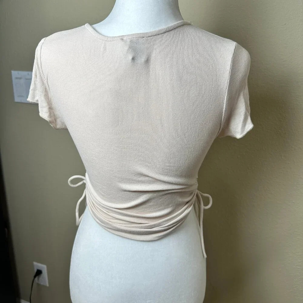 PRINCESS POLLY Crop Tie Side Ruched Ribbed T Shirt - 6 - Picture 5 of 7